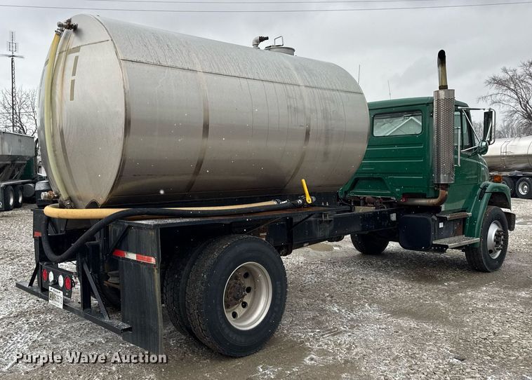 image for item DH9249 2002 Freightliner FL70 tank truck