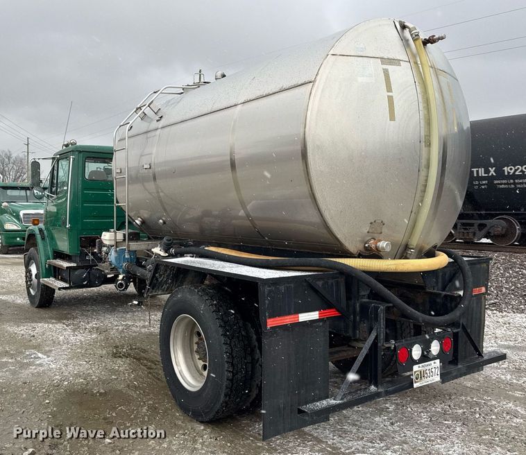 image for item DH9249 2002 Freightliner FL70 tank truck