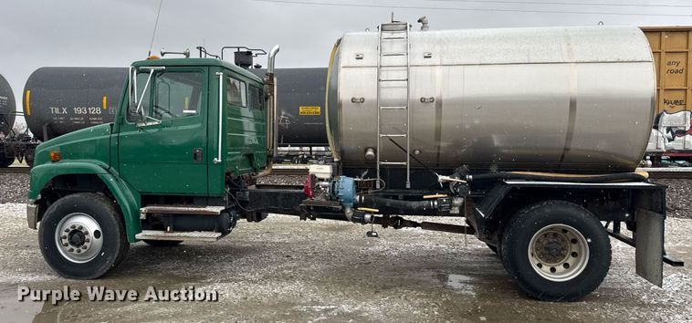 image for item DH9249 2002 Freightliner FL70 tank truck