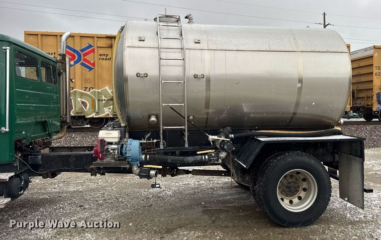 image for item DH9249 2002 Freightliner FL70 tank truck