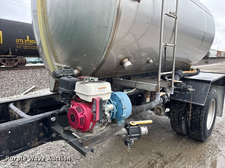 image for item DH9249 2002 Freightliner FL70 tank truck