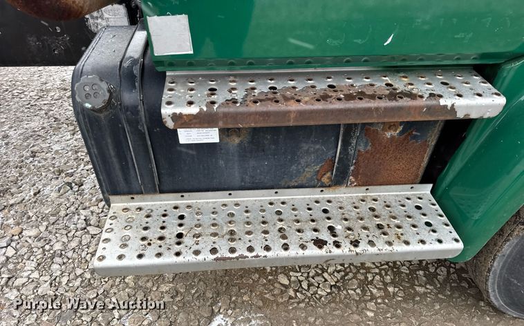 image for item DH9249 2002 Freightliner FL70 tank truck