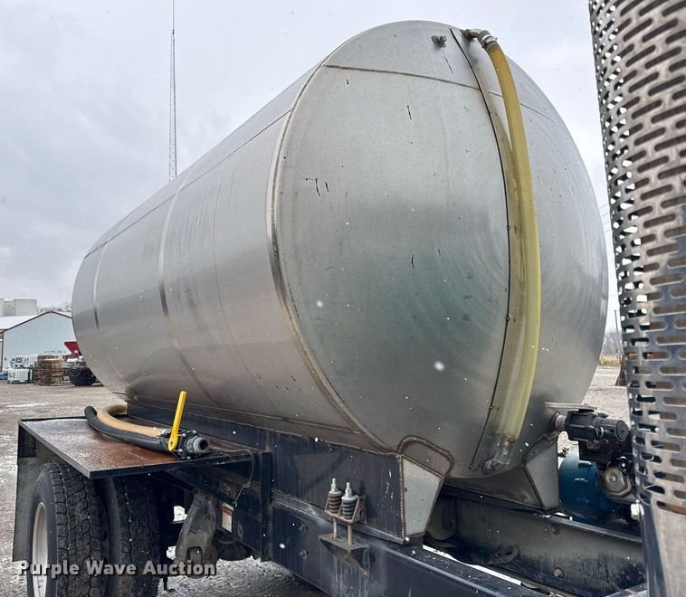 image for item DH9249 2002 Freightliner FL70 tank truck