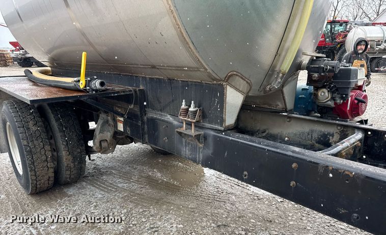 image for item DH9249 2002 Freightliner FL70 tank truck