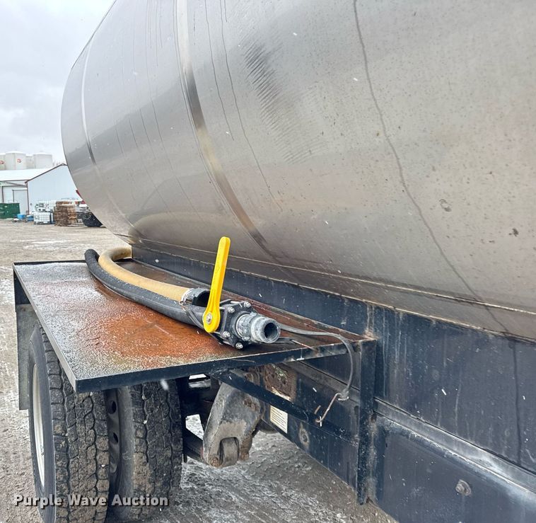 image for item DH9249 2002 Freightliner FL70 tank truck