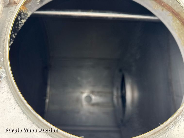 image for item DH9249 2002 Freightliner FL70 tank truck