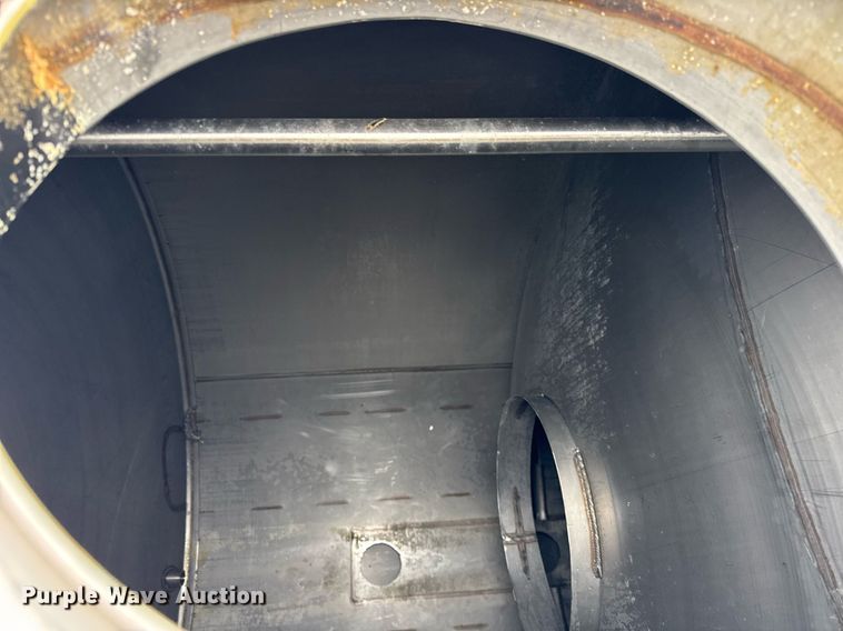 image for item DH9249 2002 Freightliner FL70 tank truck