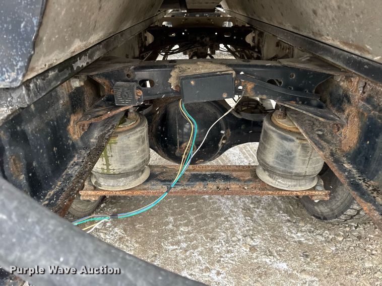 image for item DH9249 2002 Freightliner FL70 tank truck