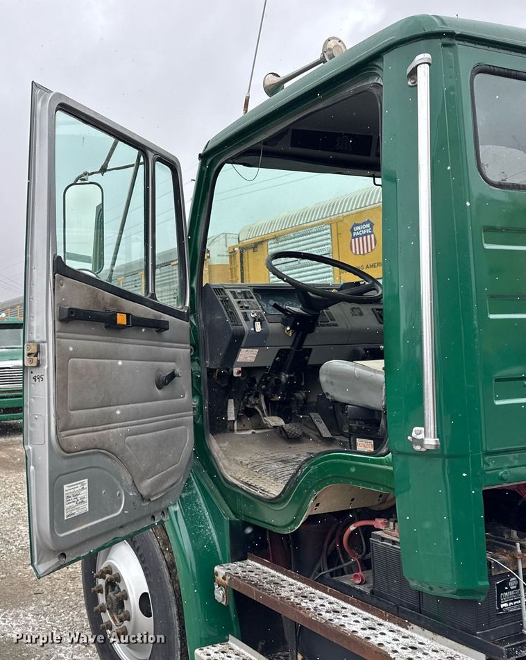 image for item DH9249 2002 Freightliner FL70 tank truck