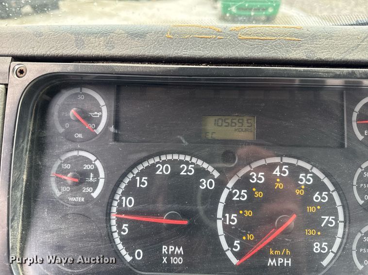 image for item DH9249 2002 Freightliner FL70 tank truck