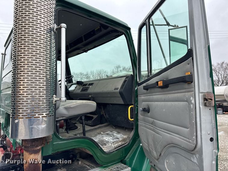 image for item DH9249 2002 Freightliner FL70 tank truck