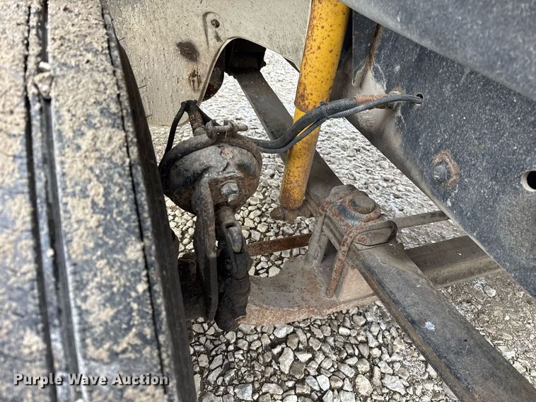 image for item DH9249 2002 Freightliner FL70 tank truck