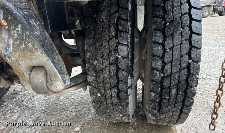 image for item DH9249 2002 Freightliner FL70 tank truck