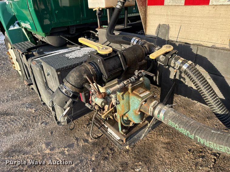 image for item DH9516 1993 Ford L9000 tank truck 