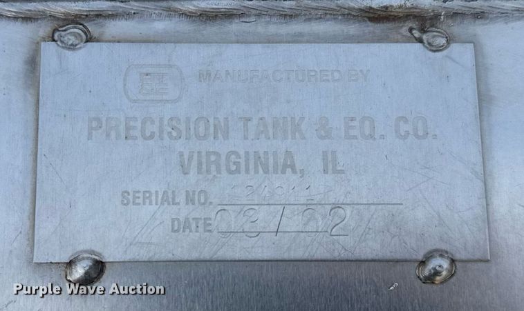 image for item DH9516 1993 Ford L9000 tank truck 