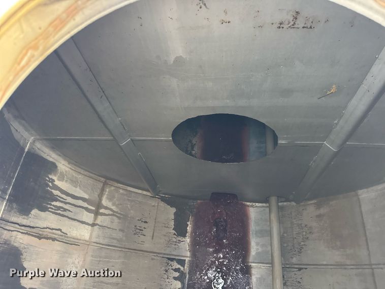 image for item DH9516 1993 Ford L9000 tank truck 