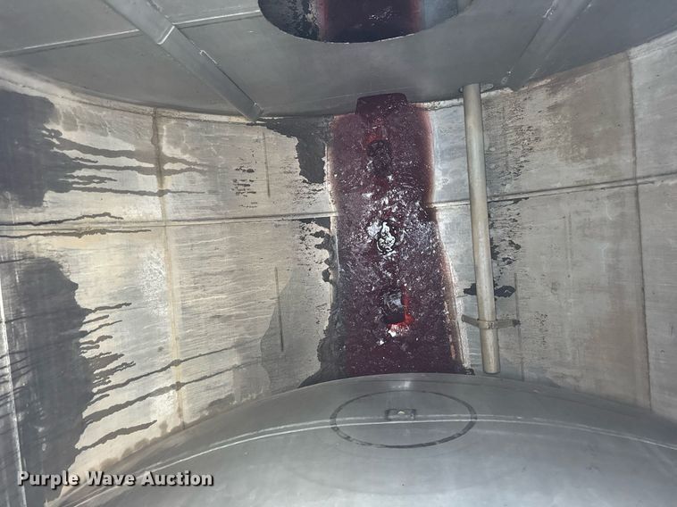 image for item DH9516 1993 Ford L9000 tank truck 