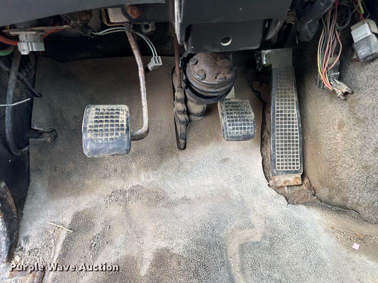 image for item DH9516 1993 Ford L9000 tank truck 