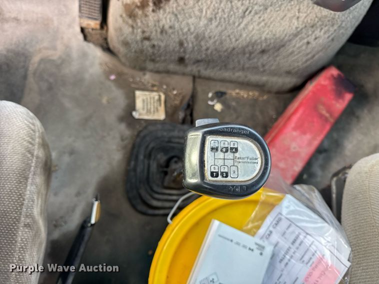 image for item DH9516 1993 Ford L9000 tank truck 