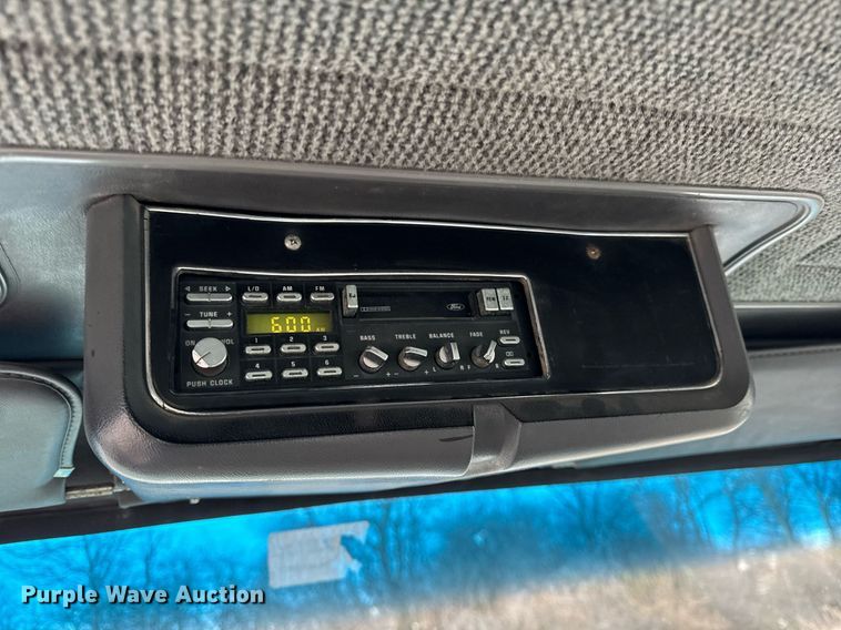 image for item DH9516 1993 Ford L9000 tank truck 