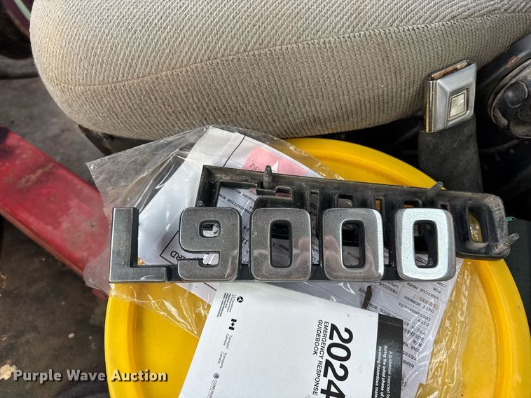 image for item DH9516 1993 Ford L9000 tank truck 