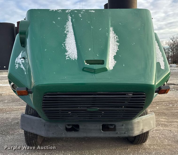 image for item DH9516 1993 Ford L9000 tank truck 