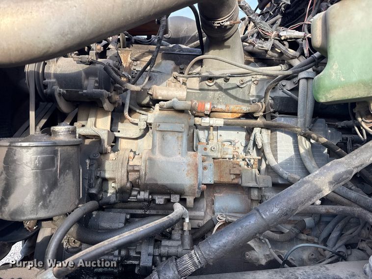 image for item DH9516 1993 Ford L9000 tank truck 