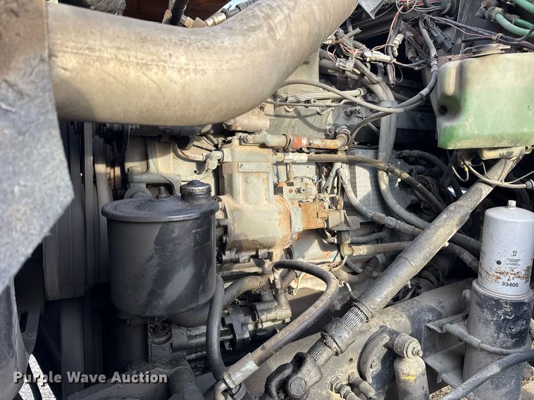 image for item DH9516 1993 Ford L9000 tank truck 