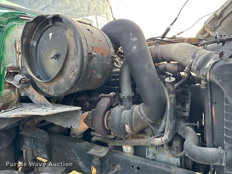 image for item DH9516 1993 Ford L9000 tank truck 