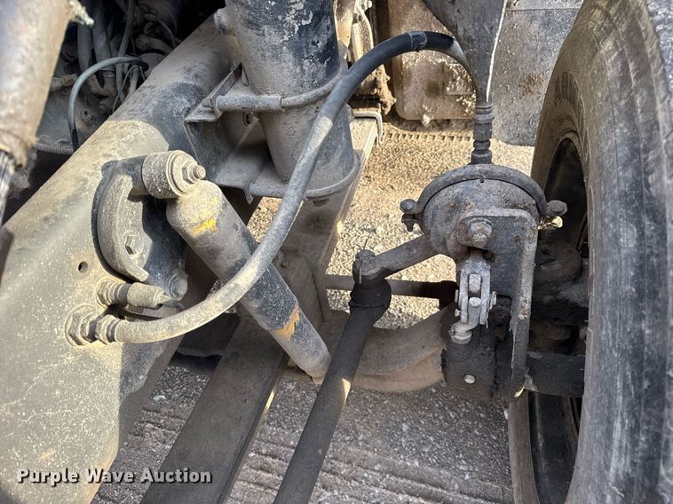 image for item DH9516 1993 Ford L9000 tank truck 