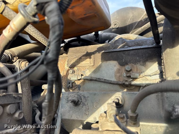 image for item DH9516 1993 Ford L9000 tank truck 