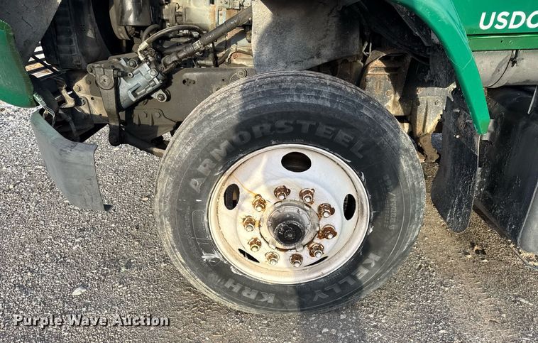 image for item DH9516 1993 Ford L9000 tank truck 