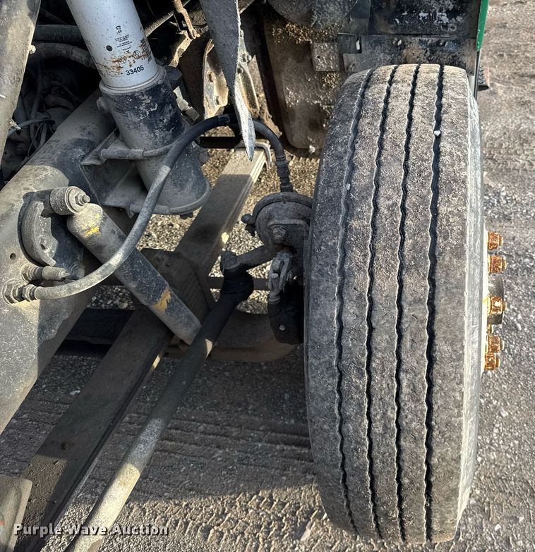 image for item DH9516 1993 Ford L9000 tank truck 