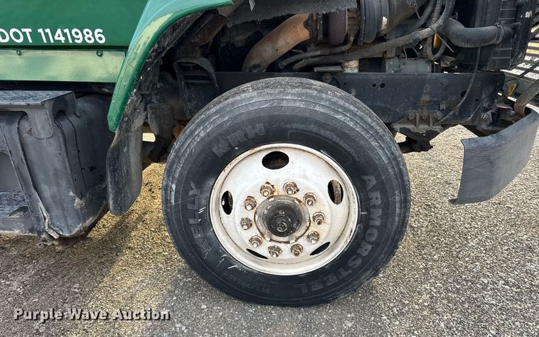 image for item DH9516 1993 Ford L9000 tank truck 