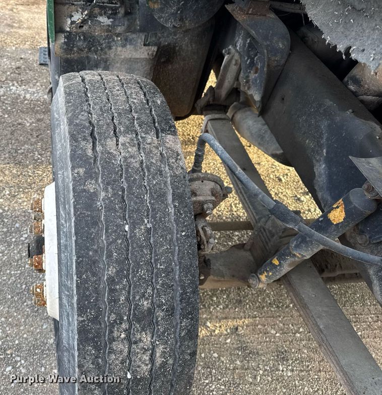 image for item DH9516 1993 Ford L9000 tank truck 