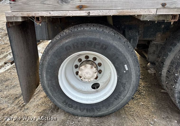 image for item DH9516 1993 Ford L9000 tank truck 