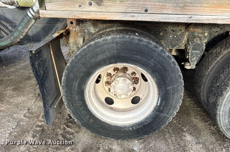 image for item DH9516 1993 Ford L9000 tank truck 