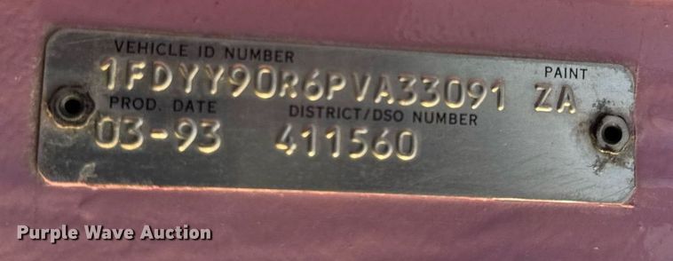 image for item DH9516 1993 Ford L9000 tank truck 