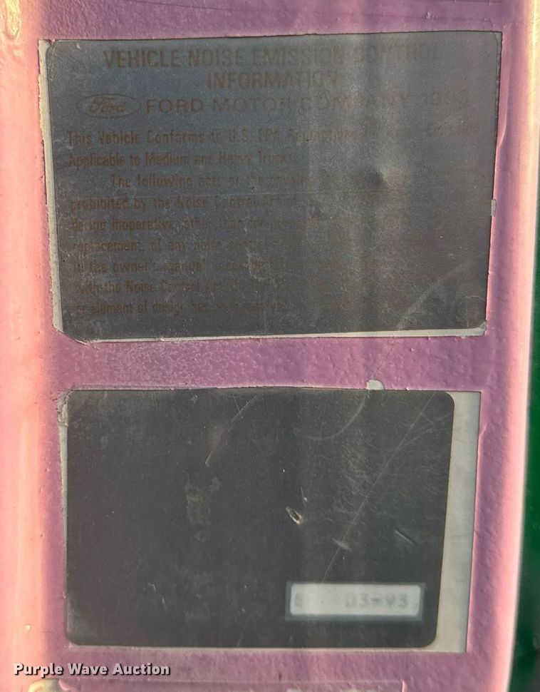 image for item DH9516 1993 Ford L9000 tank truck 