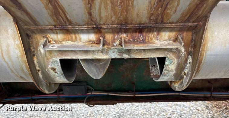 image for item DH9567 2013 Behnke Enterprises  Doyle tender fertilizer tender trailer