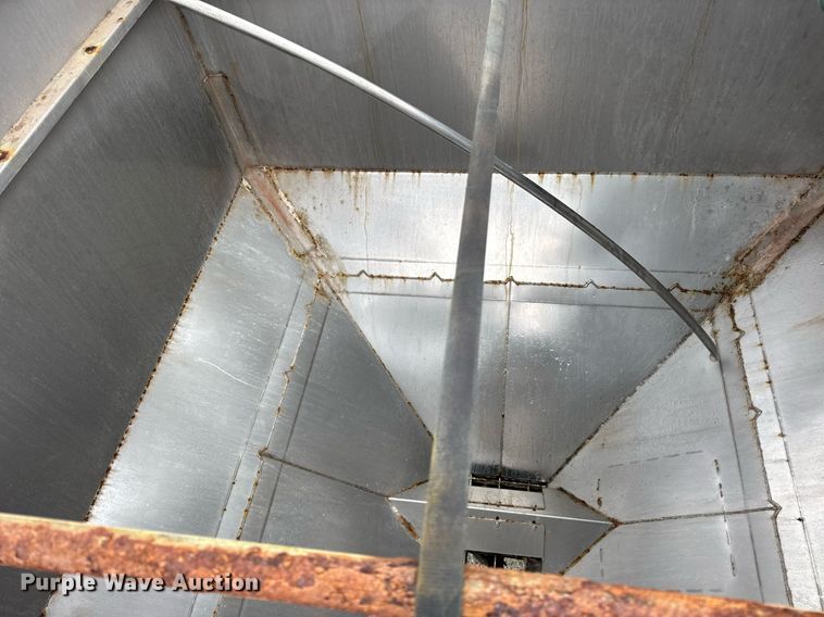 image for item DH9567 2013 Behnke Enterprises  Doyle tender fertilizer tender trailer