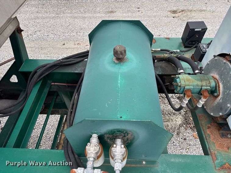 image for item DH9567 2013 Behnke Enterprises  Doyle tender fertilizer tender trailer