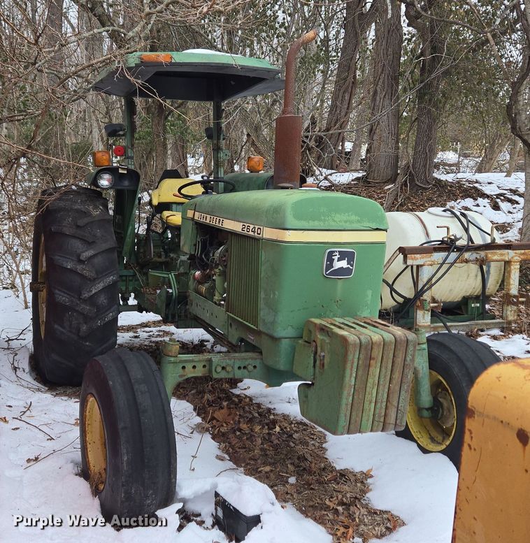 image for item DH9774 1976 John Deere 2640 tractor