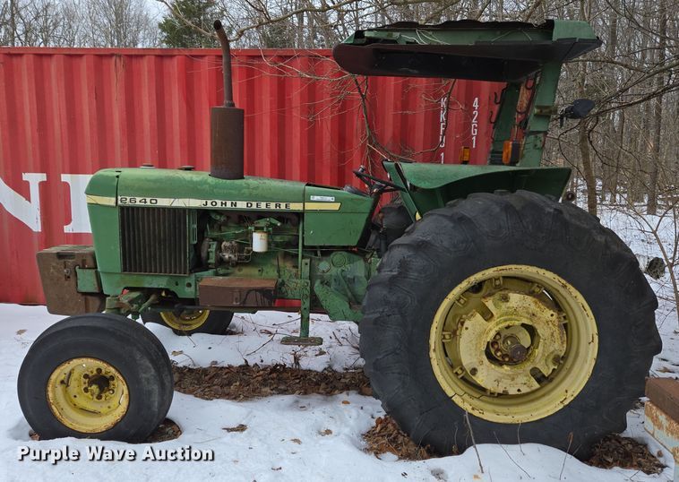 image for item DH9774 1976 John Deere 2640 tractor