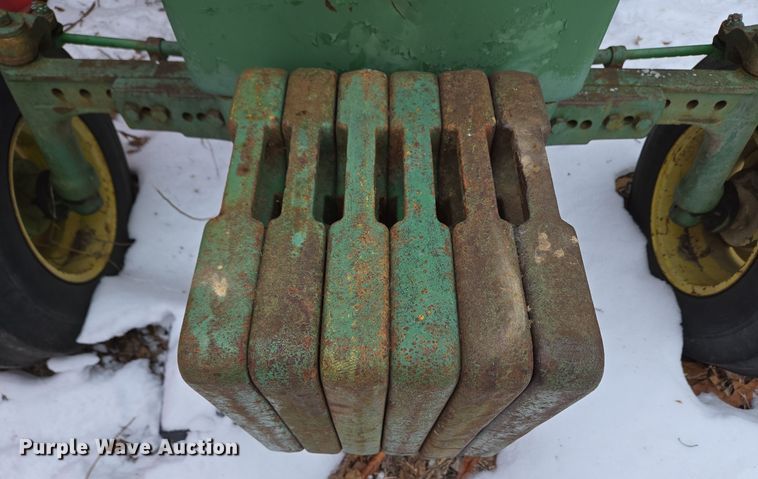 image for item DH9774 1976 John Deere 2640 tractor