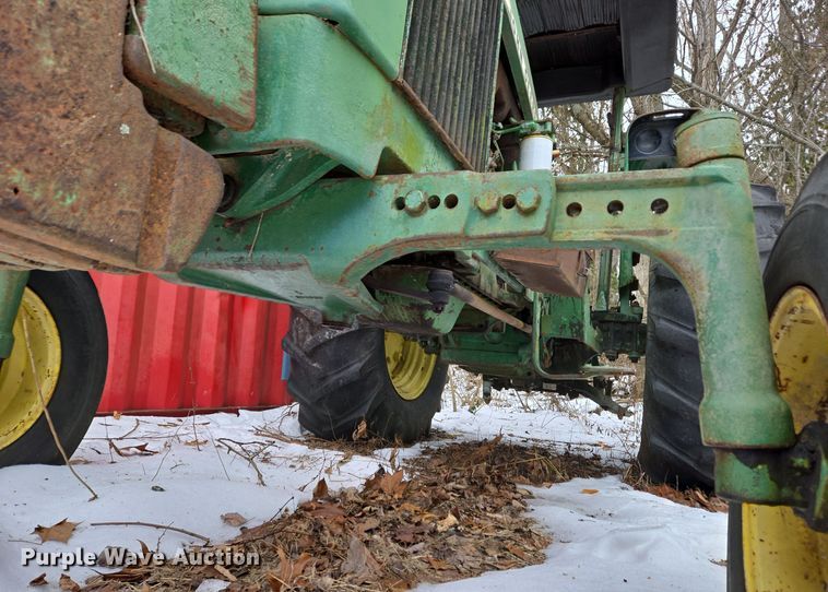 image for item DH9774 1976 John Deere 2640 tractor