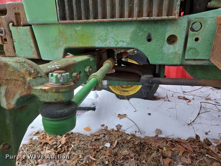 image for item DH9774 1976 John Deere 2640 tractor