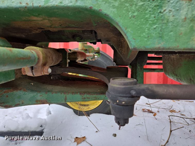 image for item DH9774 1976 John Deere 2640 tractor