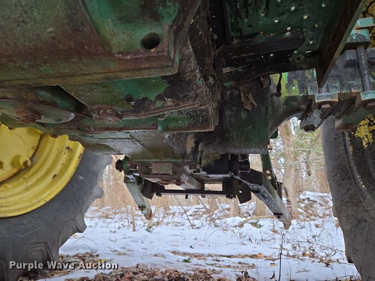 image for item DH9774 1976 John Deere 2640 tractor
