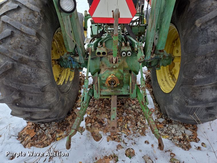 image for item DH9774 1976 John Deere 2640 tractor